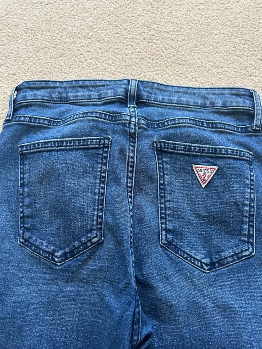 *LIKE NEW* Guess Eco Sexy Flare Jeans size 28 x 32 - Picture 6 of 8